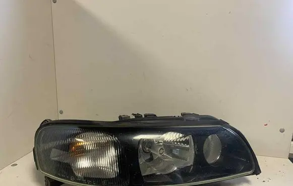 Volvo V70 Headlight/headlamp 30655906 89008798 125802A011