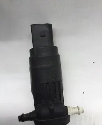 Volkswagen Touran I Windscreen/windshield washer pump 1K6955651