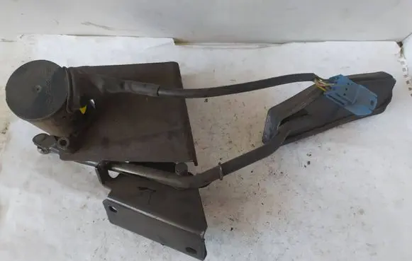 Opel Vectra B Accelerator pedal position sensor 24435990