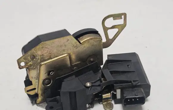 BMW Z3 E36 Front door lock 8353012 F00P000704 8400284