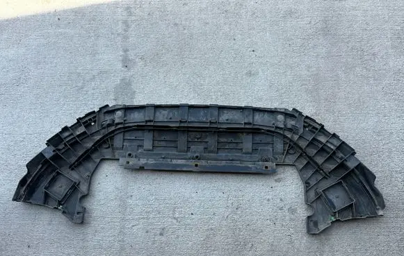Volvo V40 Front bumper skid plate/under tray 31383735