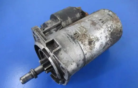 Volkswagen Golf II Starter motor 036911023M