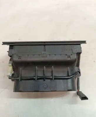 BMW 5 E39 Dash center air vent grill 8376150