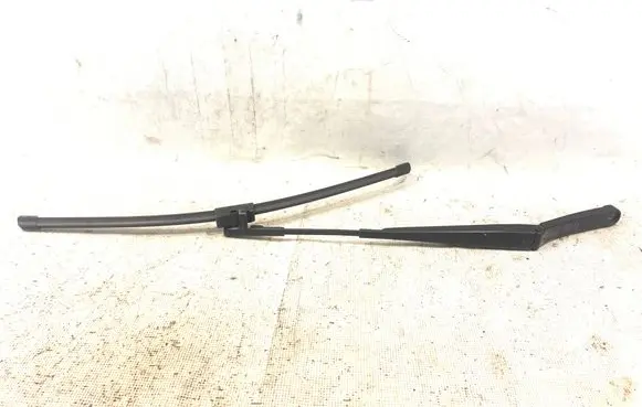 Skoda Octavia Mk2 (1Z) Front wiper blade arm
