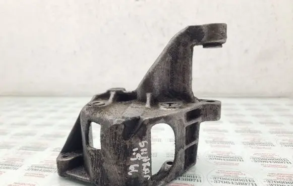 Volkswagen Sharan Power steering pump mounting bracket 028145523E