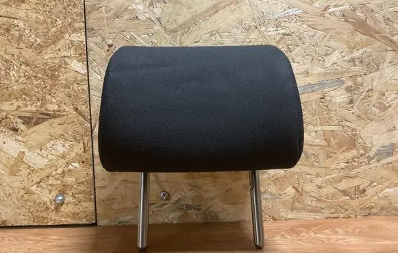 Volkswagen PASSAT B6 Rear seat headrest 