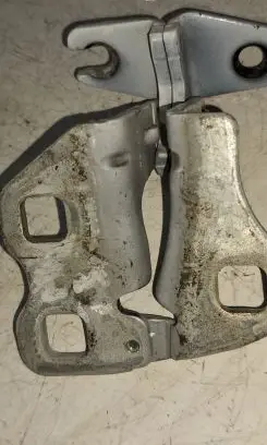 Tesla Model 3 Front door lower hinge 21189 FLR036F