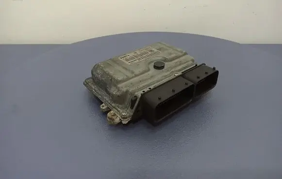 Volvo V50 Engine control unit/module ECU 8667577