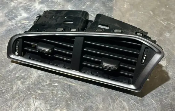 Citroen DS4 Dash center air vent grill 9676610077