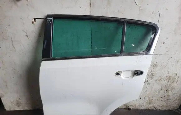 KIA Sportage Rear door