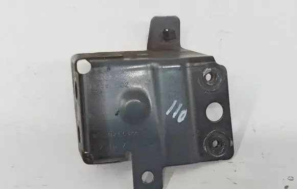 Audi TT TTS RS Mk3 8S Fender mounting bracket 8S0821432A
