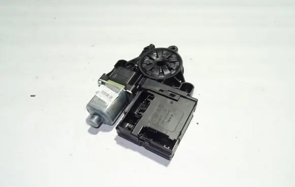 Volkswagen PASSAT B7 Front door window regulator motor 3AA959702A
