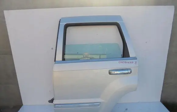 Jeep Cherokee III KJ Rear door