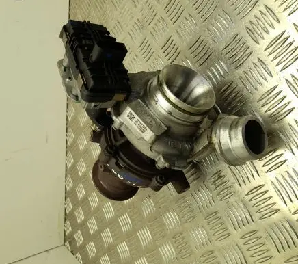 BMW 5 G30 G31 Turbo 8579212