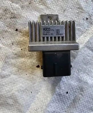 Peugeot 407 Relay mounting block 132122 036063
