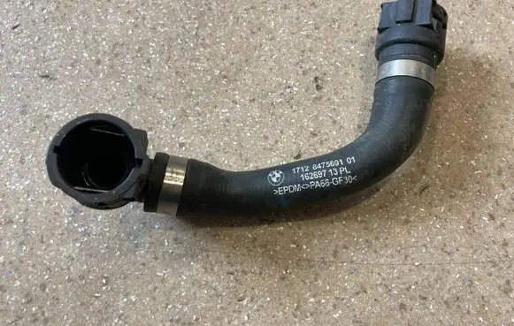 BMW i4 Engine coolant pipe/hose 8475691