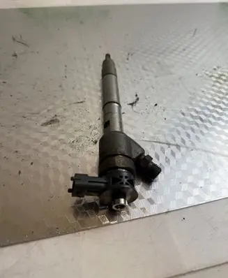 Hyundai Tucson TL Fuel injector 0445116 2A610