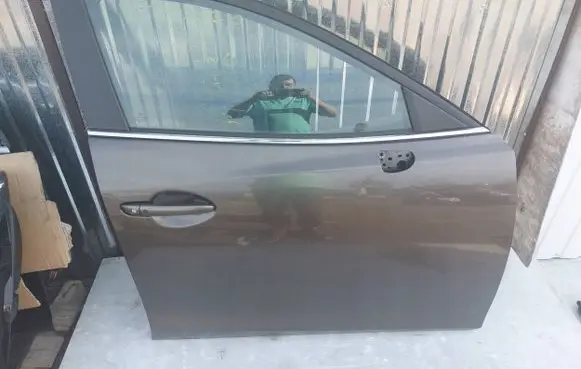 Mazda 3 II Front door