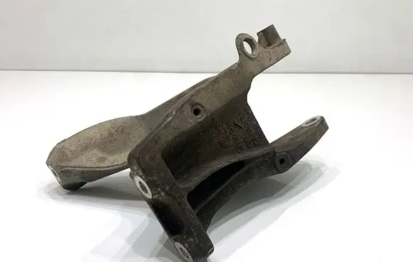Volkswagen Transporter - Caravelle T6 Engine mounting bracket 7E0199343B