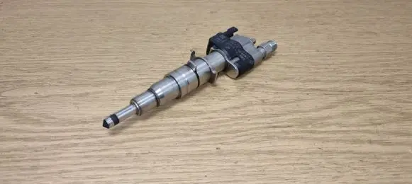 BMW X6 E71 Fuel injector 7585261 13537585261 8616079
