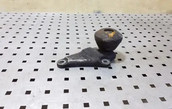 Audi A6 S6 C5 4B Engine mounting bracket 8D0199343J