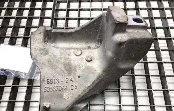 Engine mounting bracket