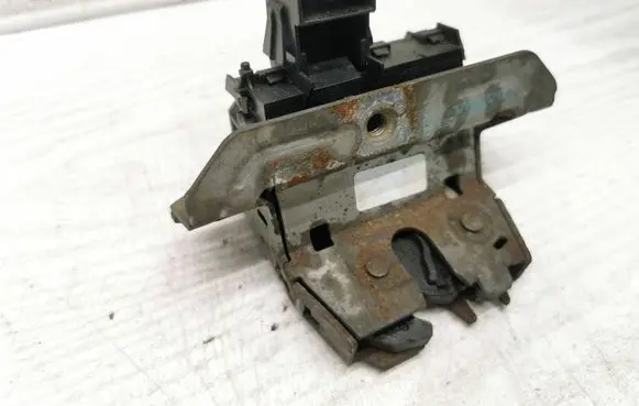 Volvo V70 Tailgate/trunk/boot lock/catch/latch 31333541