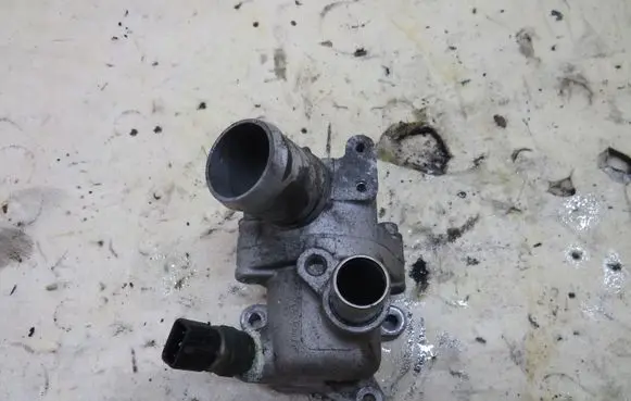 KIA Sportage Thermostat housing GMAUTO4574097