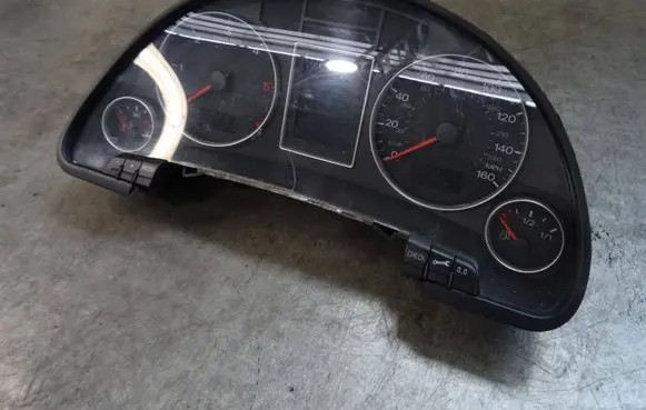 Audi A4 S4 B7 8E 8H Speedometer (instrument cluster) 8E0920951B