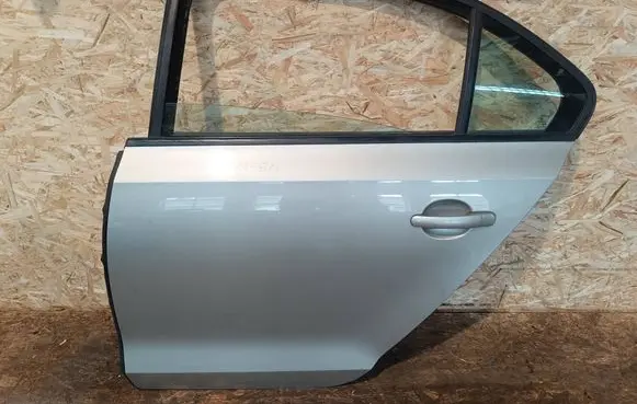 Volkswagen Jetta VI Rear door