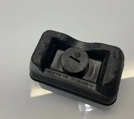 Mercedes-Benz E W211 Jacking socket point A2039970186 2039970186
