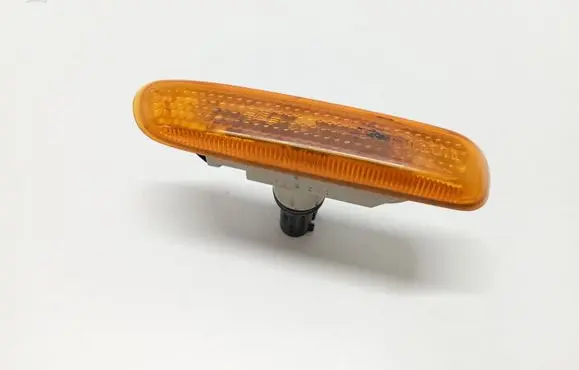 Front fender indicator light
