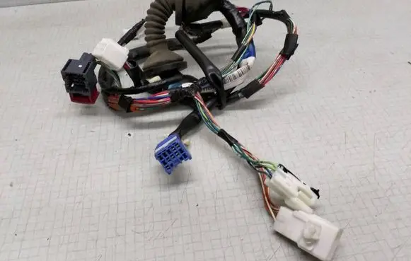 Toyota Corolla E120 E130 Front door wiring loom 8215102730