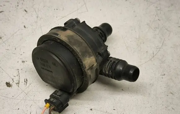 Mercedes-Benz C W205 Electric auxiliary coolant/water pump A0005003600