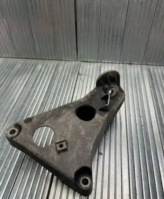 BMW 5 E60 E61 Engine mounting bracket 6777053 13807410 ENAC46000