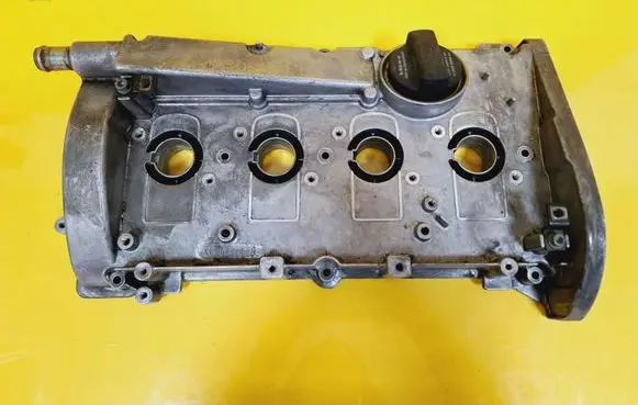 Audi A4 S4 B6 8E 8H Rocker cam cover 06B103469N