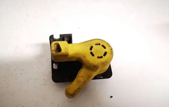 Engine bonnet (hood) release handle