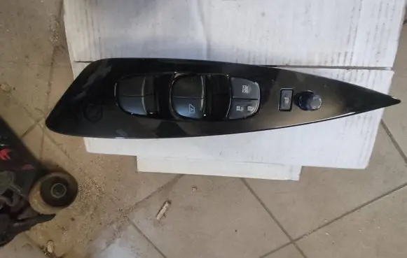 Nissan Leaf I (ZE0) Electric window control switch 254015SJ0A 0723A01 0379