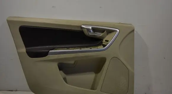 Volvo XC60 Front door card panel trim 8635776