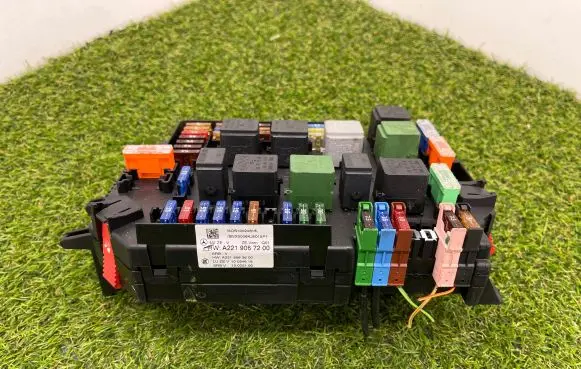 Mercedes-Benz S W221 Fuse module A2219067200 A2219063600 30S10024618