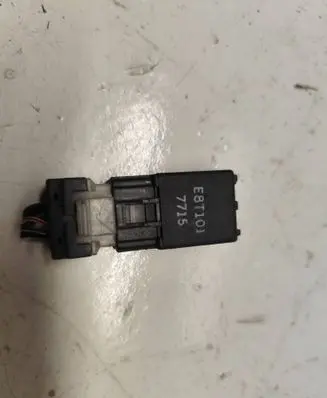 Mitsubishi Carisma Other relay E8T101 7715
