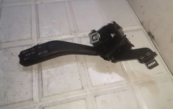 Volkswagen Touran I Indicator stalk 1K0953513A