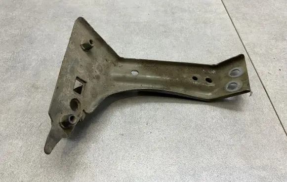 Volkswagen PASSAT B8 Fender mounting bracket 3G0821142