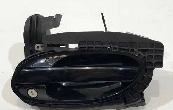 BMW 7 E65 E66 Front door exterior handle/bracket 7013701