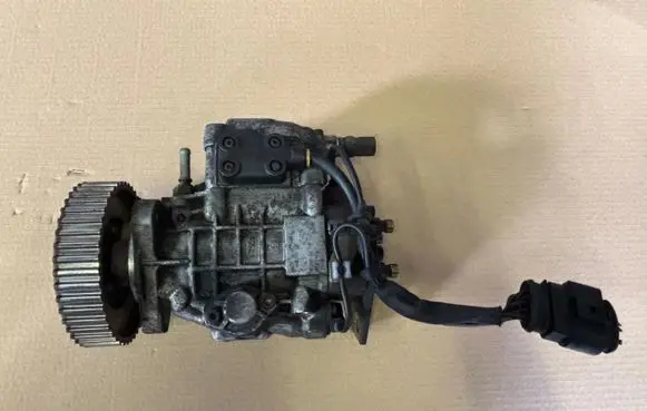 Skoda Fabia Mk1 (6Y) Fuel injection high pressure pump 038130107B 0460404972