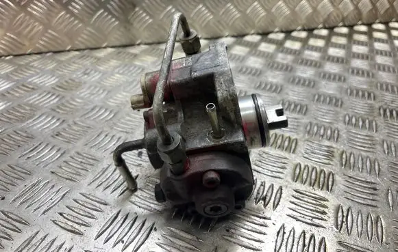 Toyota Avensis T250 Fuel injection high pressure pump 221000R010