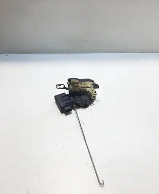 BMW 3 E36 Front door lock 8122417