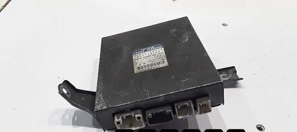 Toyota Yaris Engine control unit/module 0d020