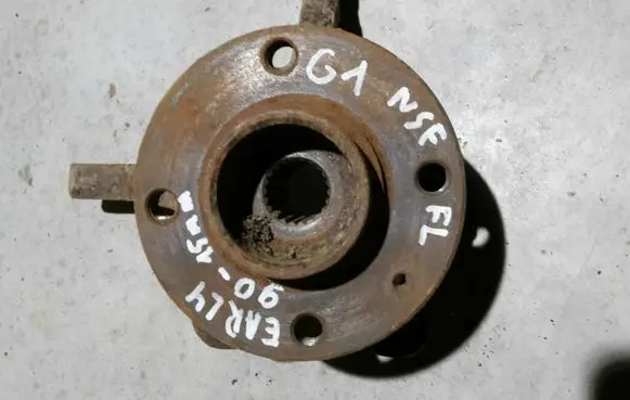 Volkswagen Golf I Front wheel hub 171407255