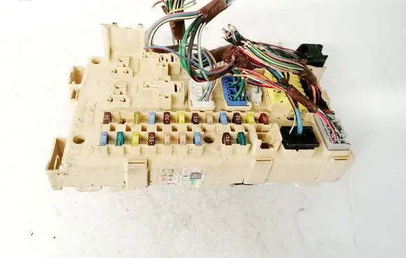 Toyota Avensis T250 Fuse box set 2480353572 9057620